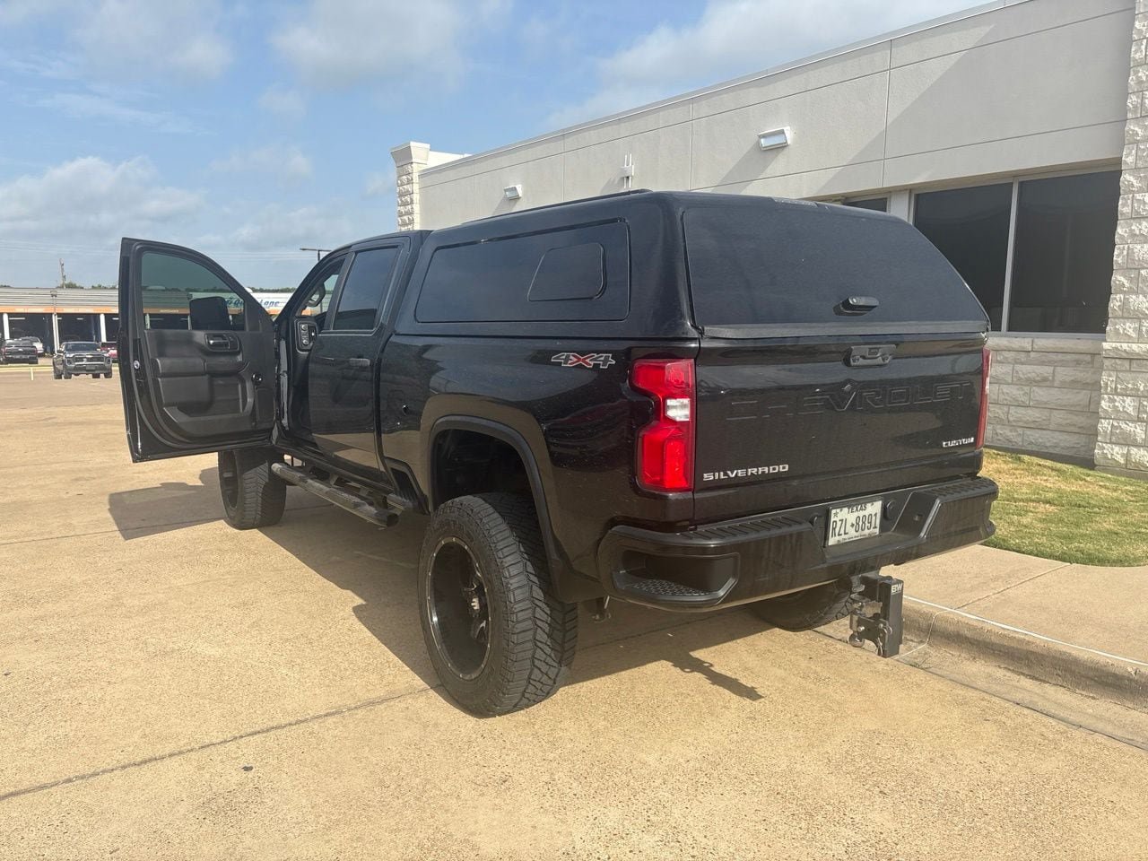 Used 2020 Chevrolet Silverado 2500 Custom w/ Custom Value Package AWD/4WD image 2