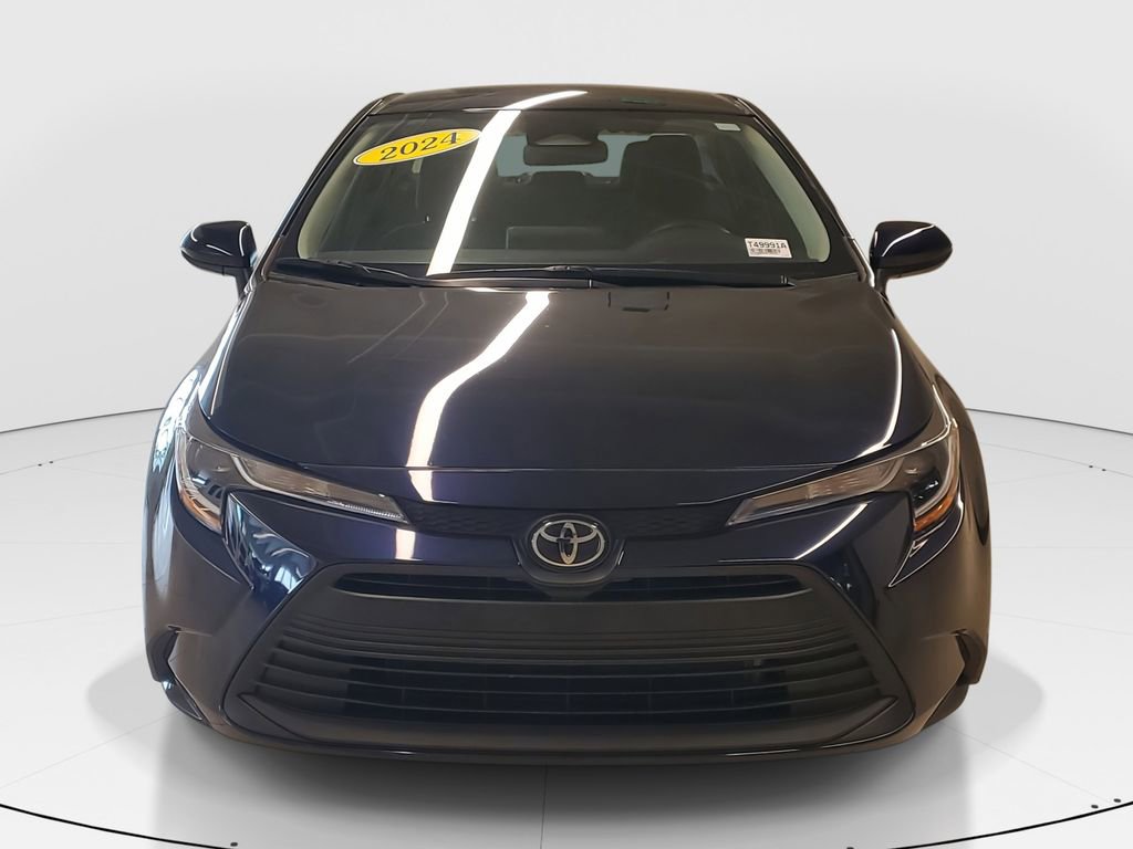 Used 2024 Toyota Corolla LE image 2