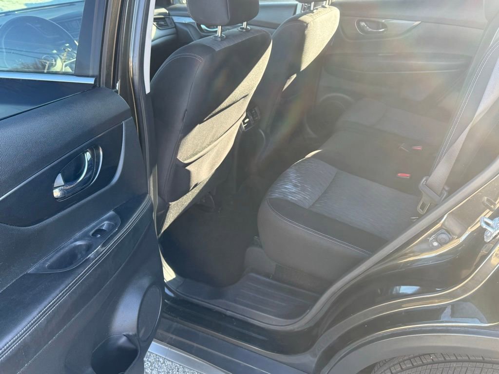 Used 2017 Nissan Rogue SV image 10