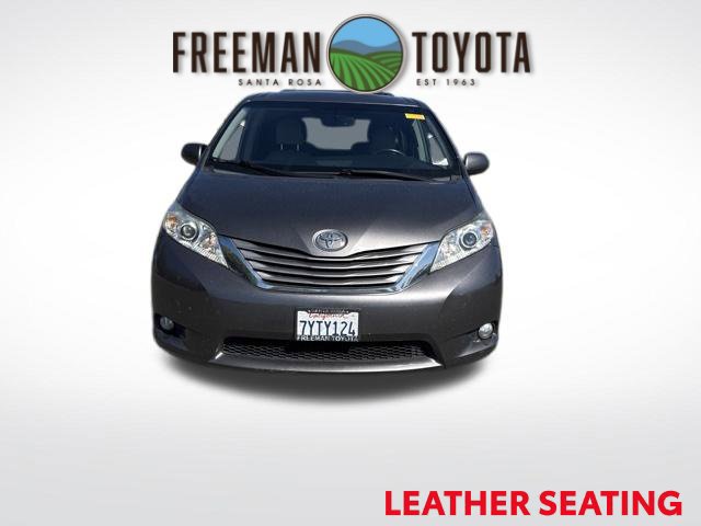 Used 2017 Toyota Sienna XLE w/ XLE Navigation Package FWD image 3