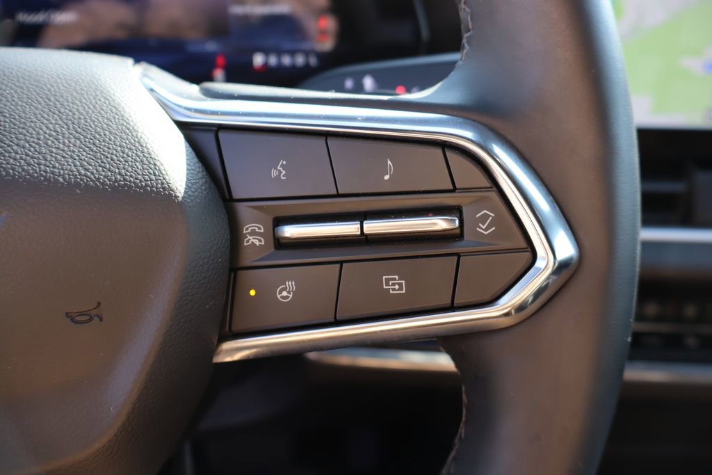 Used 2025 Chevrolet Equinox LT w/ Safety and Technology Package image 16