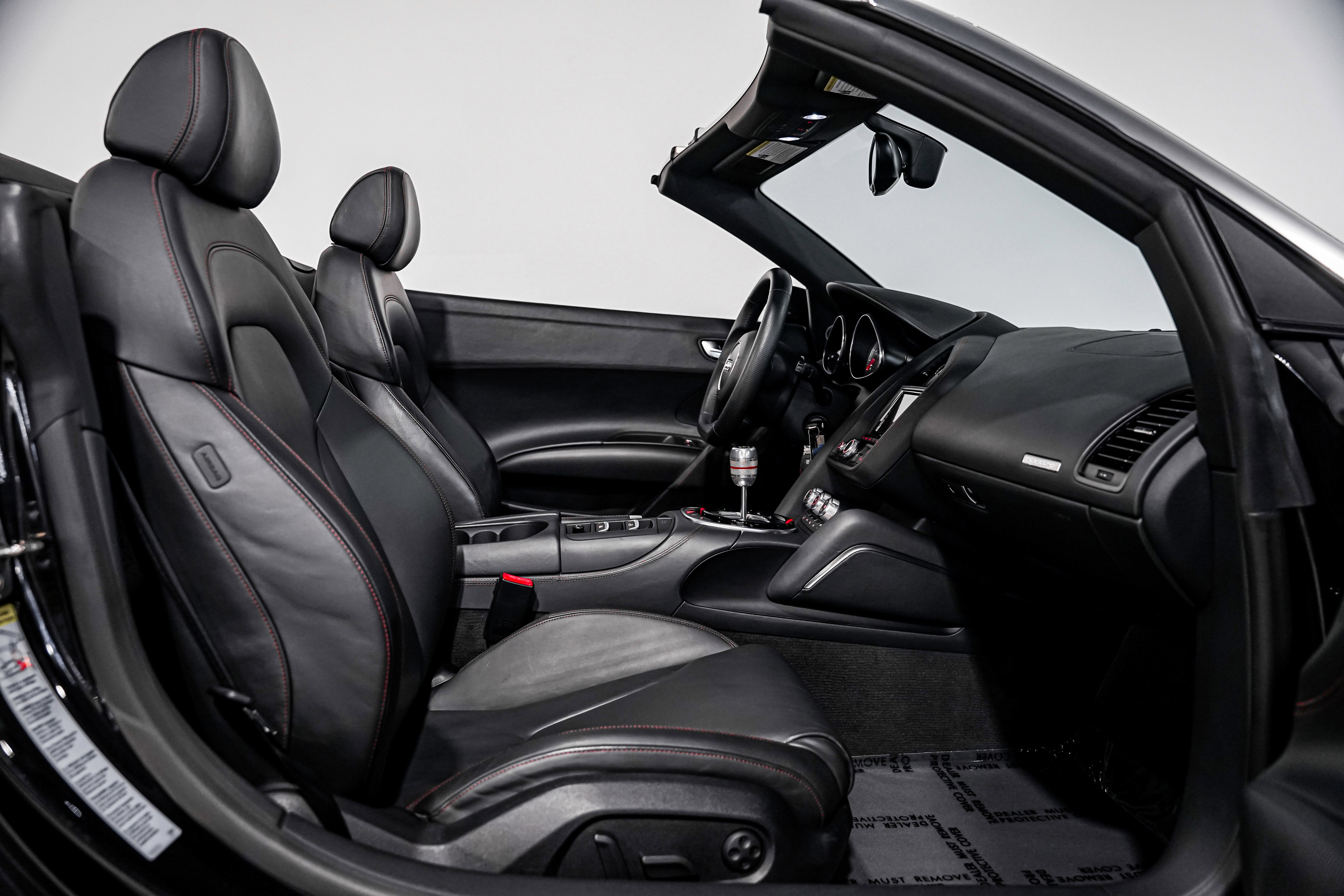 Used 2014 Audi R8 V8 w/ Full Leather Package image 25