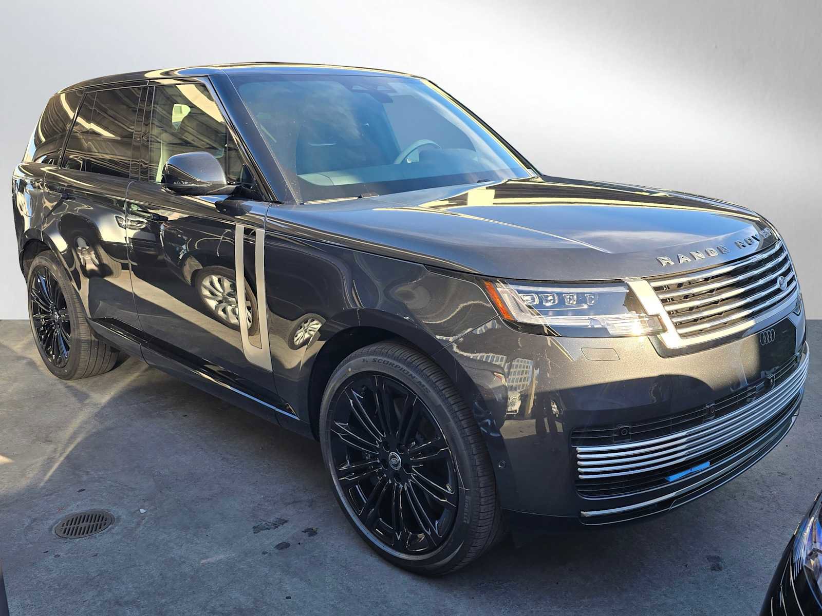 New 2025 Land Rover Range Rover SV image 1