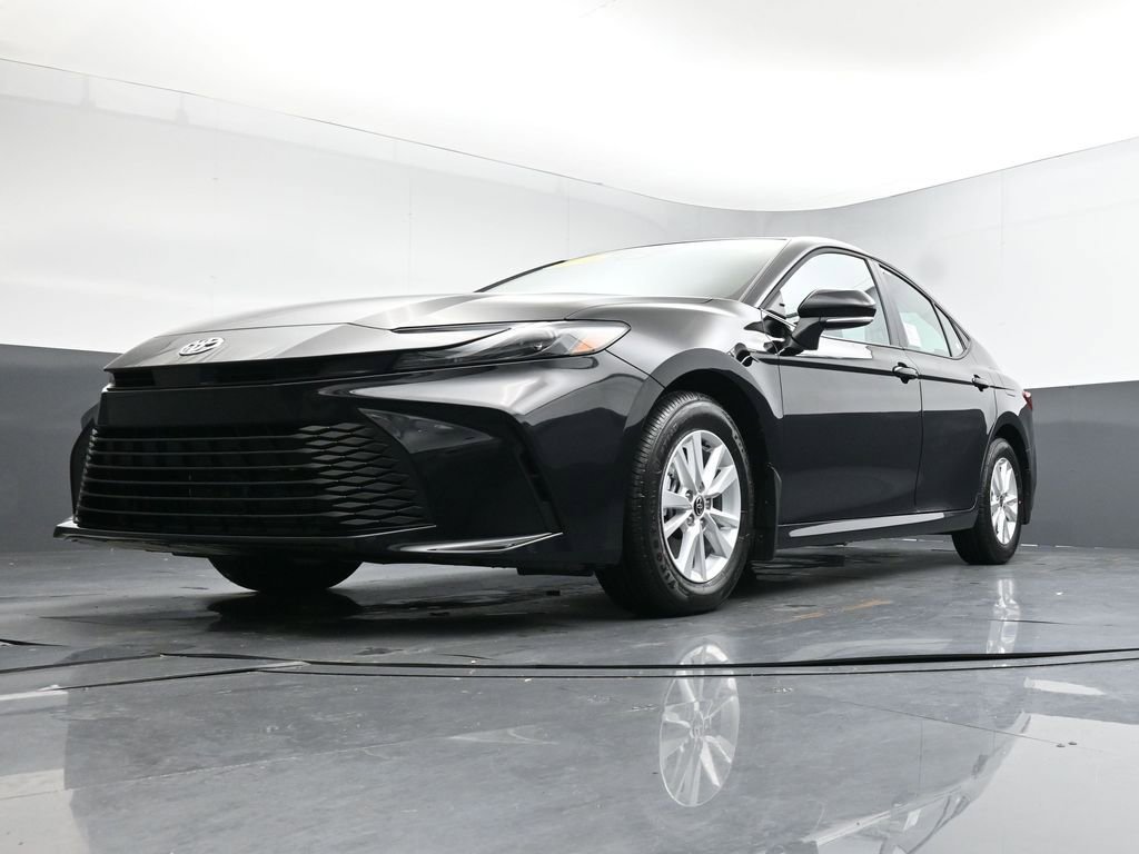 Used 2025 Toyota Camry LE image 31