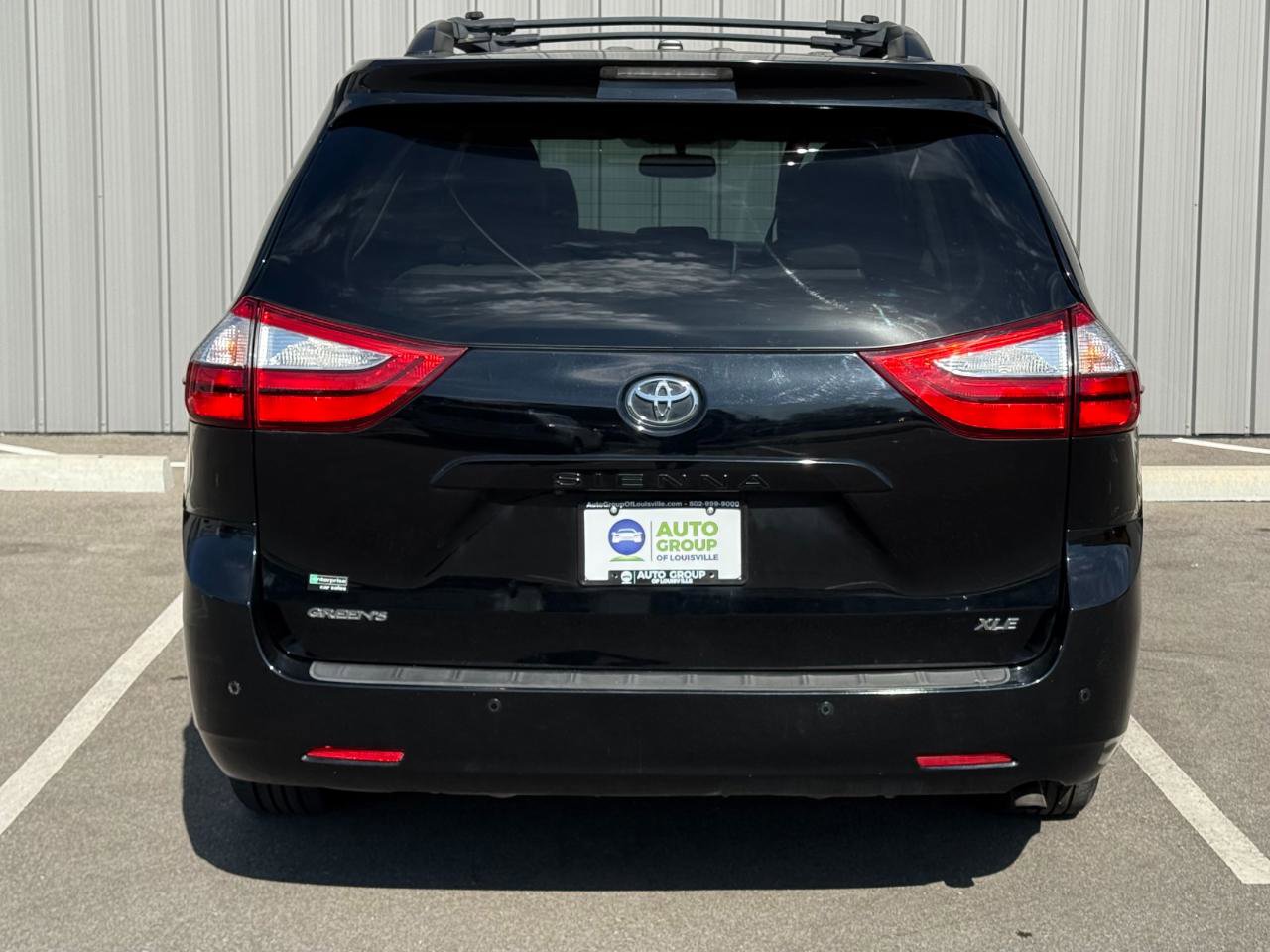 Used 2017 Toyota Sienna XLE w/ XLE Navigation Package image 6