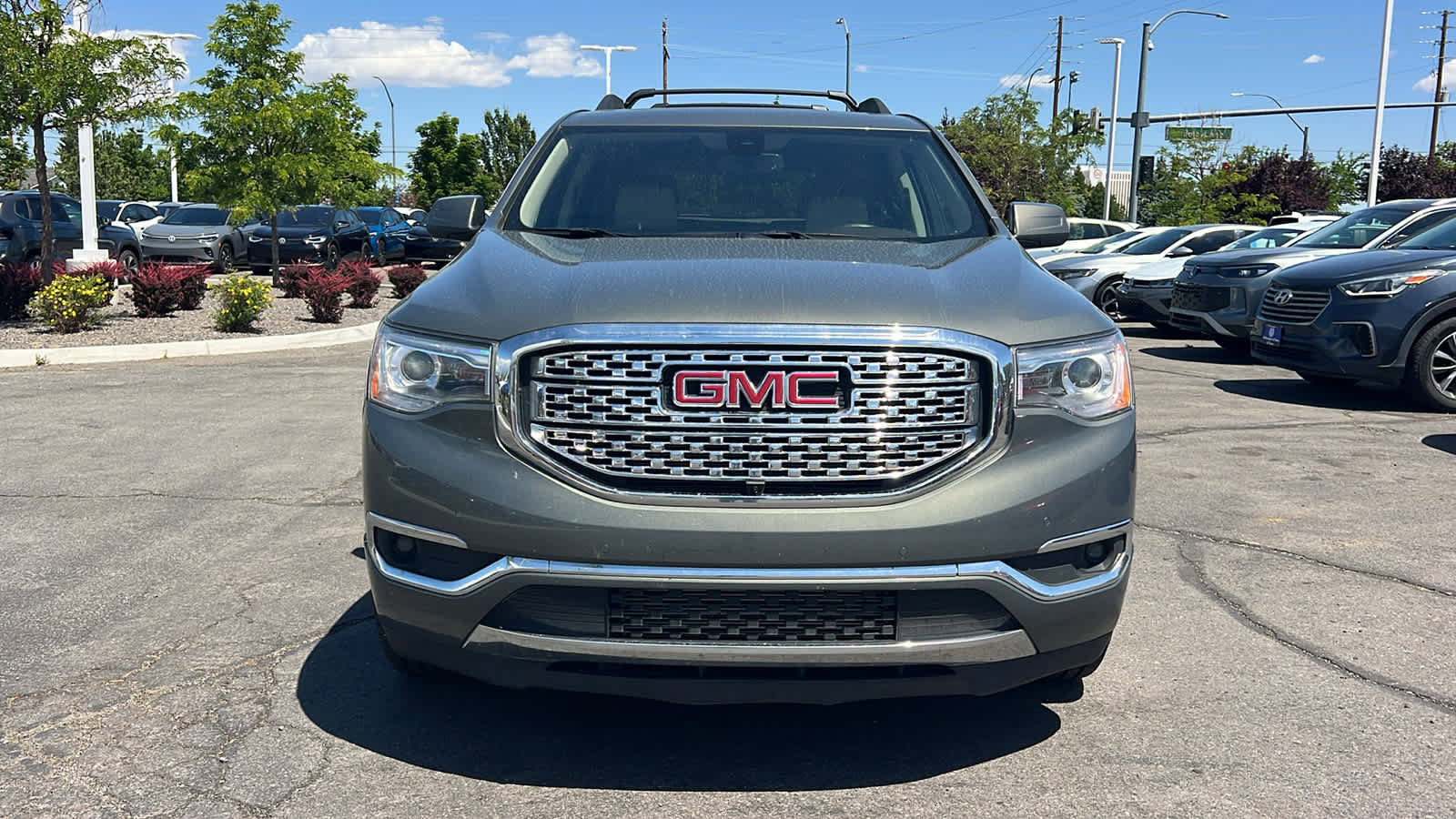 Used 2017 GMC Acadia Denali w/ Technology Package AWD/4WD image 2