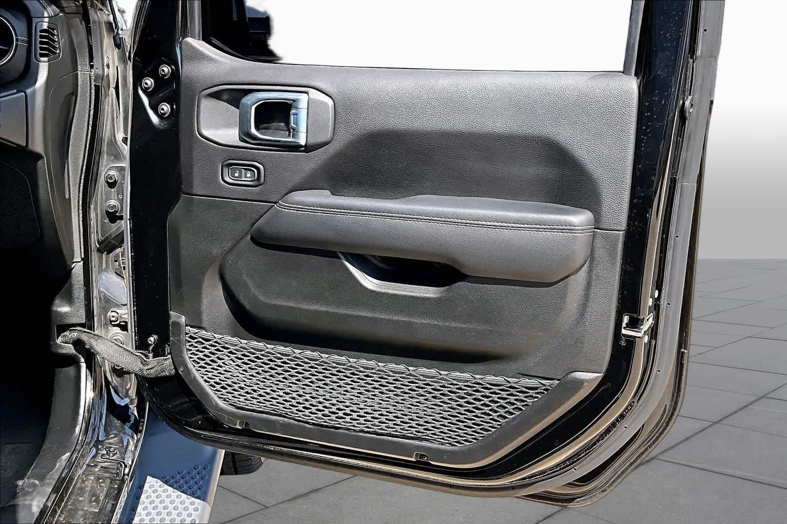 Used 2023 Jeep Wrangler Unlimited Sahara w/ Cold Weather Group AWD/4WD image 19