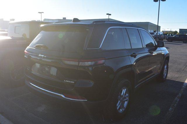 Used 2024 Jeep Grand Cherokee Laredo AWD/4WD image 4