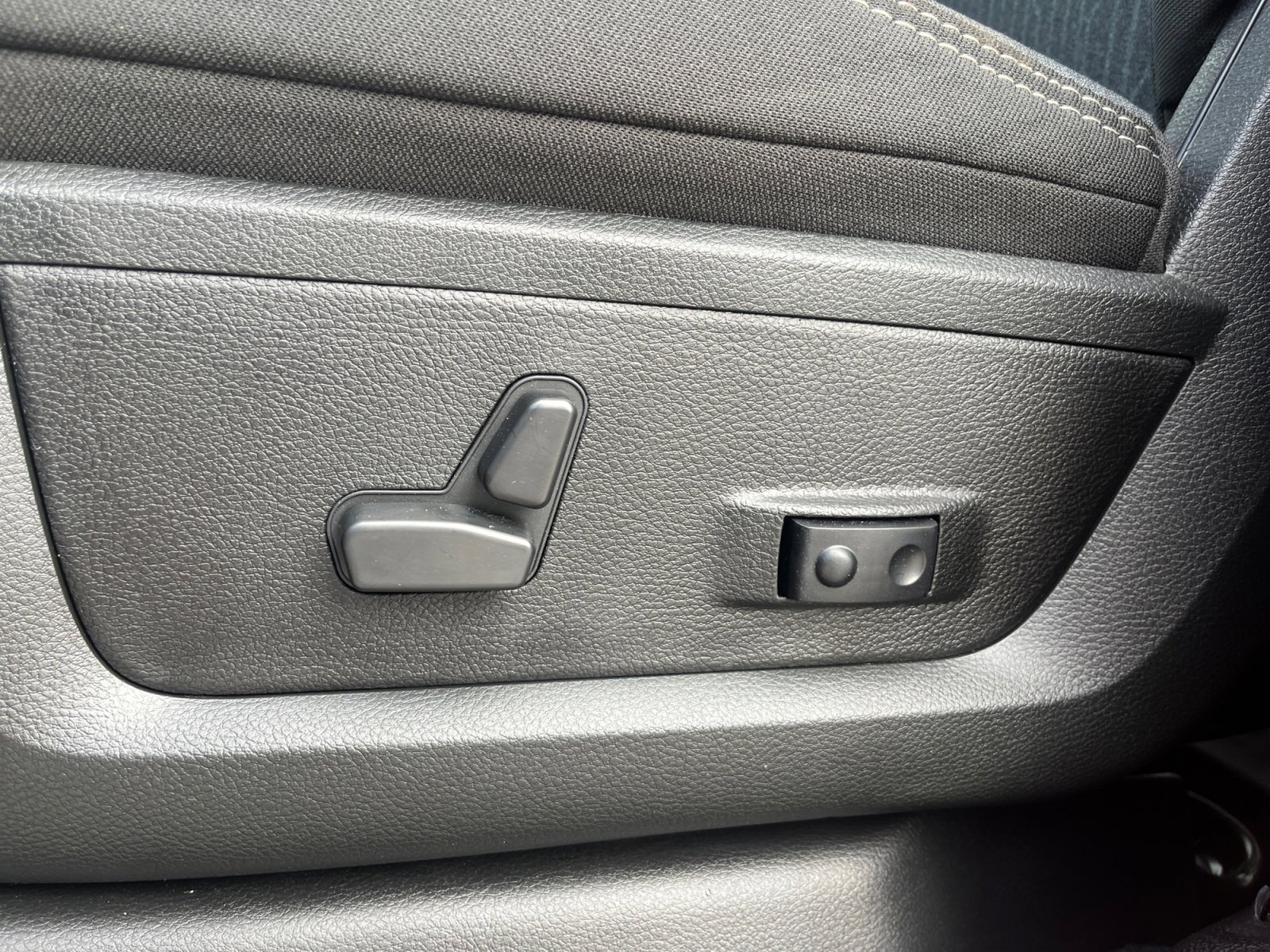 Used 2024 RAM 2500 Big Horn w/ Sport Appearance Package image 13