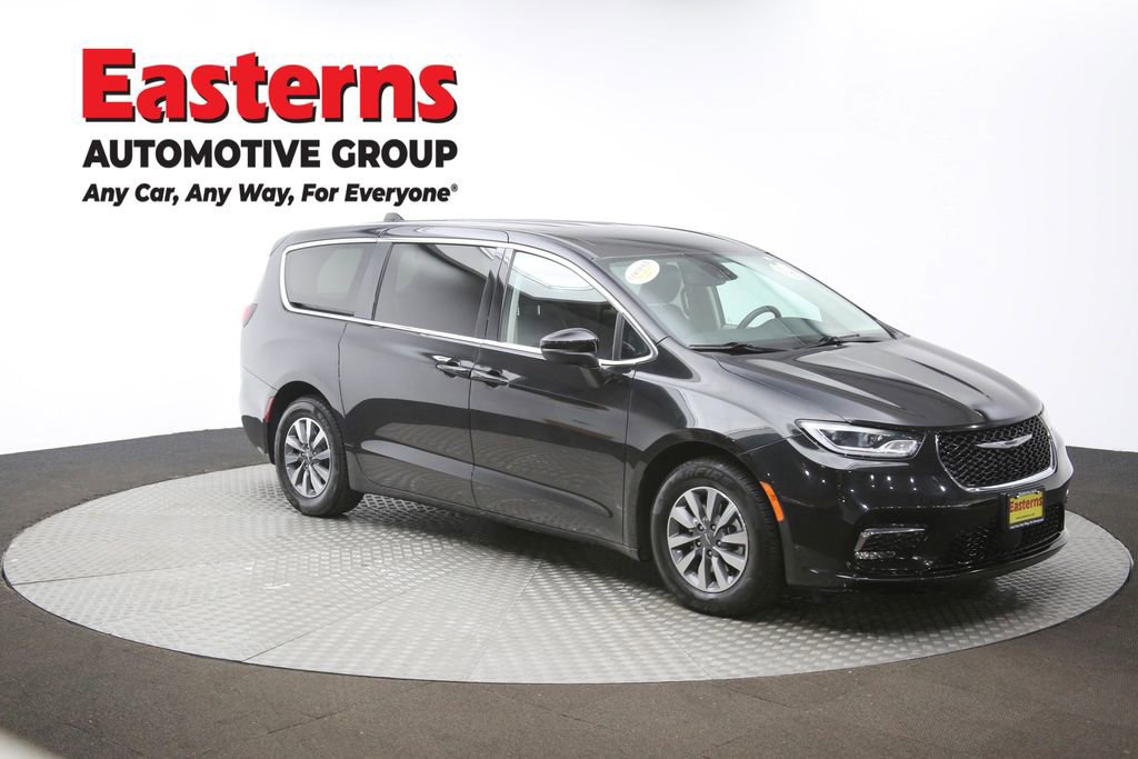 Used 2023 Chrysler Pacifica Touring-L image 46