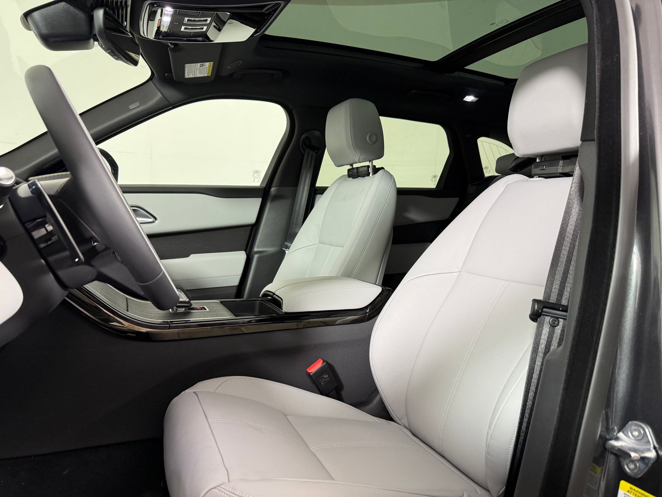 New 2026 Land Rover Range Rover Velar S AWD/4WD image 6