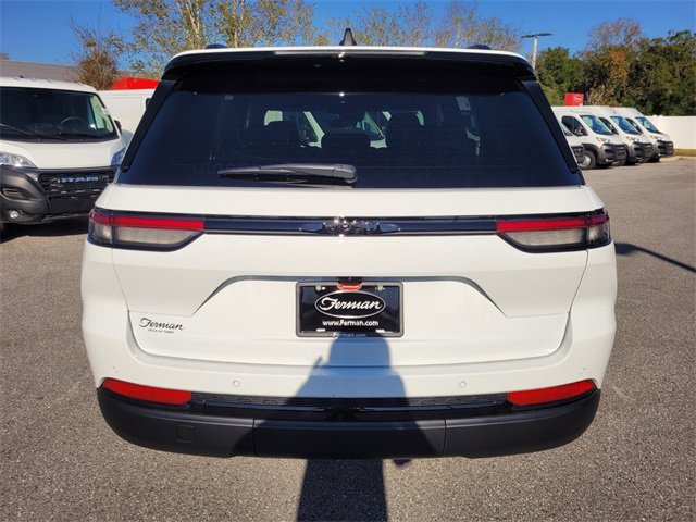 New 2025 Jeep Grand Cherokee Laredo image 12