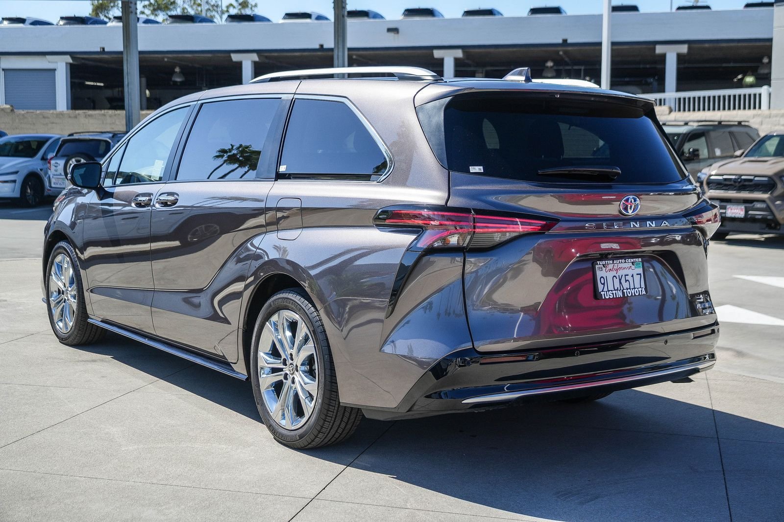 Certified 2024 Toyota Sienna Platinum FWD image 8