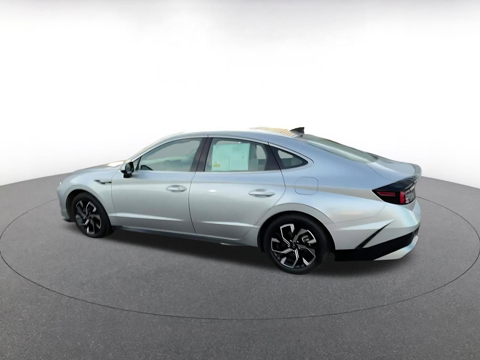 Used 2025 Hyundai Sonata SEL FWD image 11