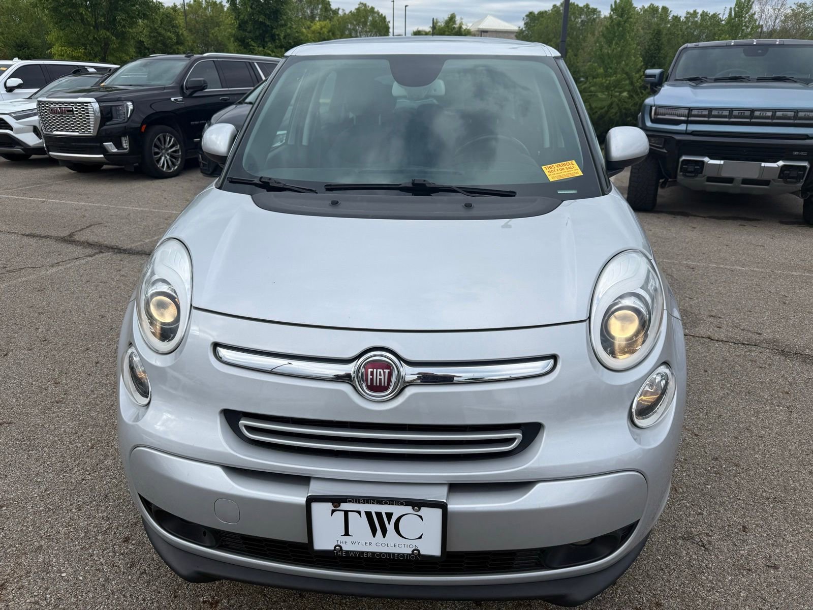 Used 2014 FIAT 500L Lounge FWD image 2