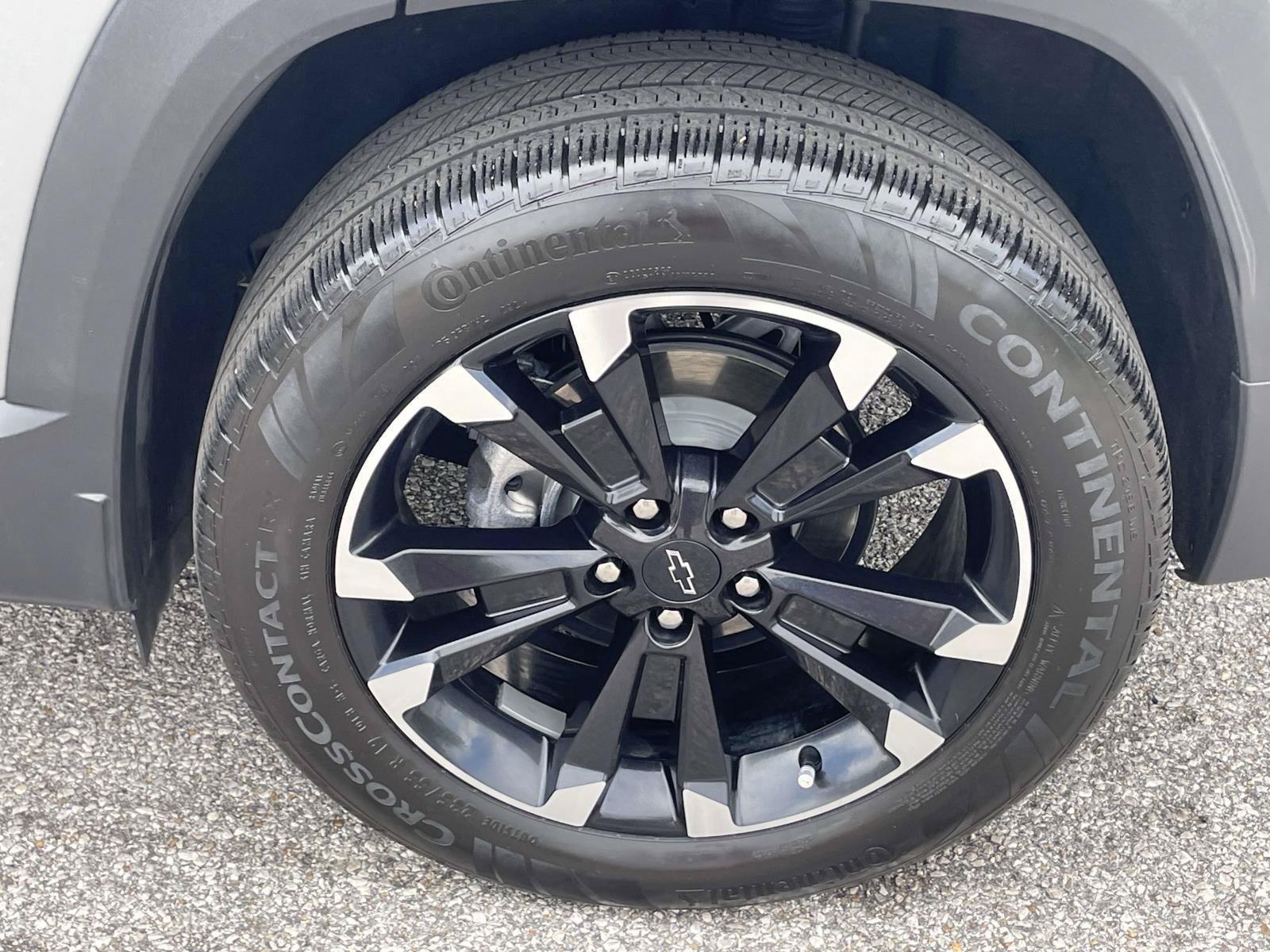Used 2025 Chevrolet Equinox RS w/ Safety and Technology Package FWD image 9
