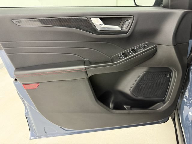 Used 2025 Ford Escape ST-Line w/ Tech Pack #1 FWD image 30
