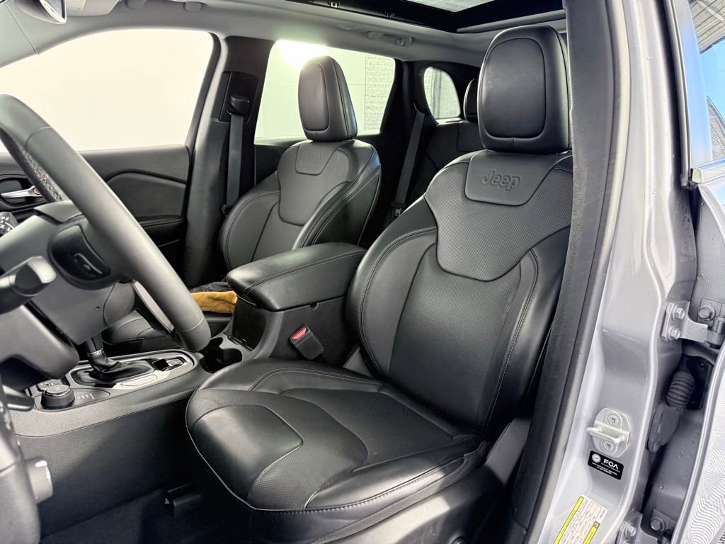 Used 2022 Jeep Cherokee Limited image 11