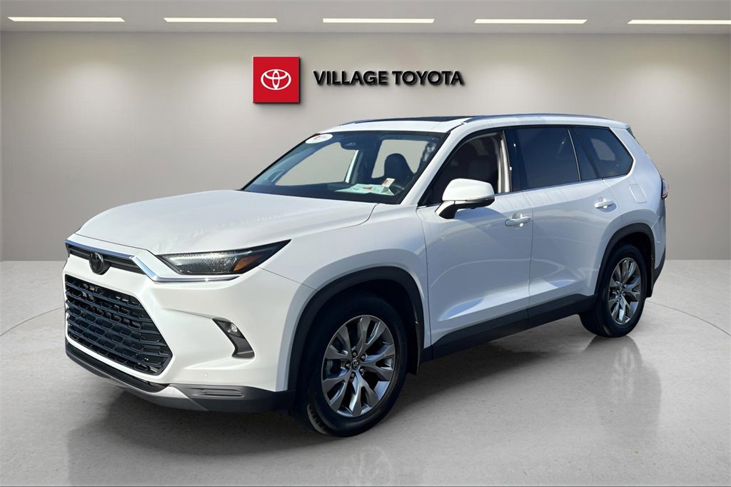 Used 2025 Toyota Grand Highlander FWD image 1