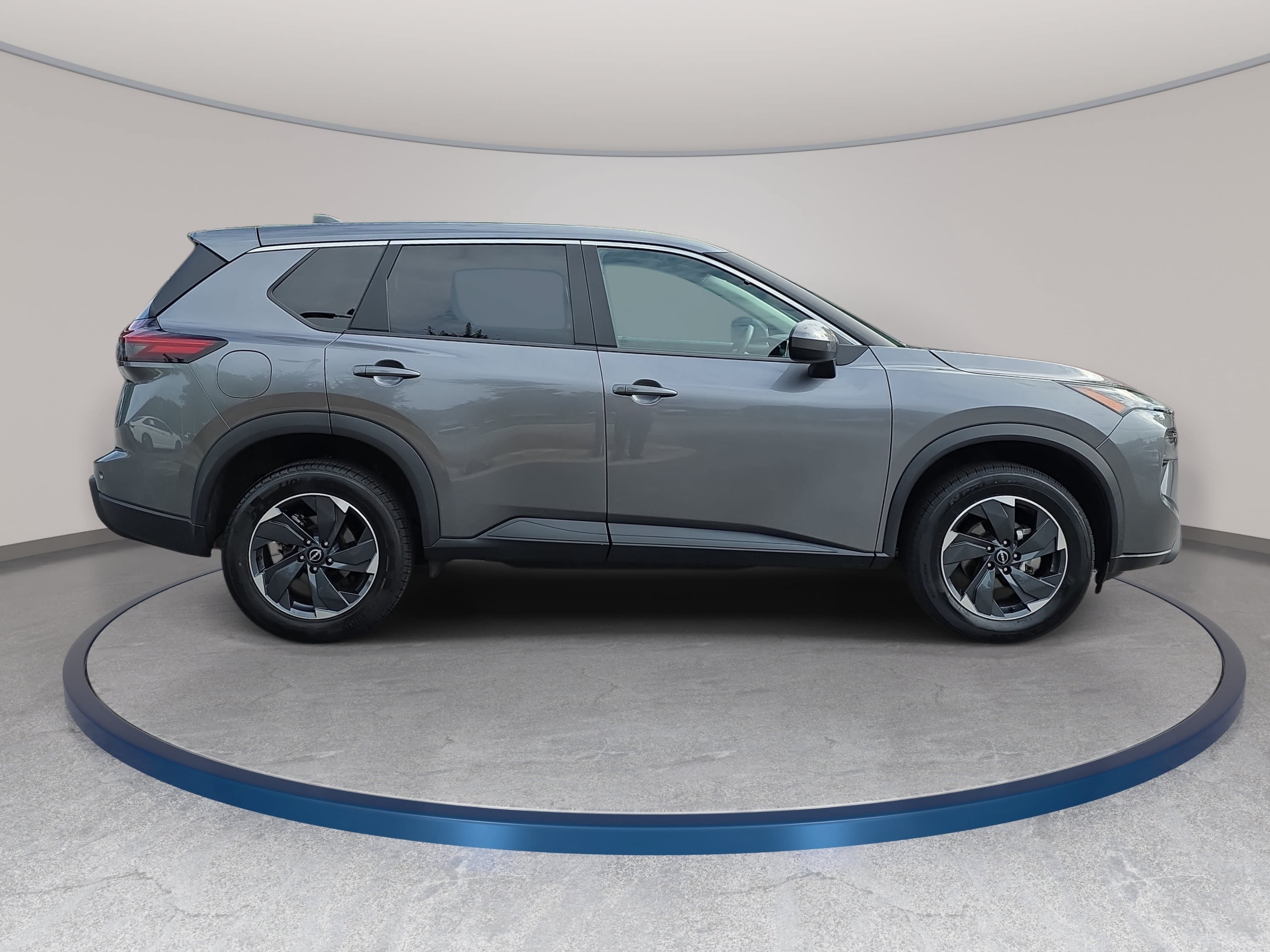 Used 2024 Nissan Rogue SV AWD/4WD image 4