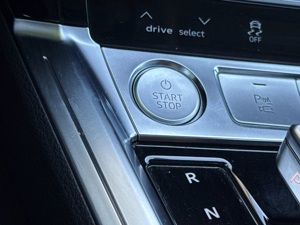 Used 2019 Audi e-tron Prestige w/ Prestige Package AWD/4WD image 29
