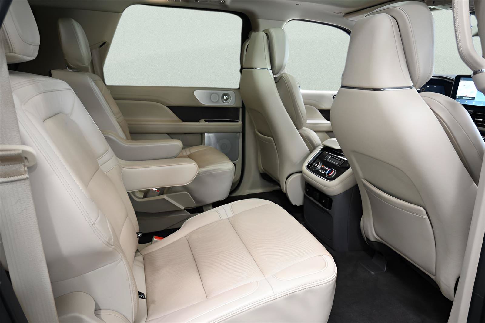 Used 2021 Lincoln Navigator L Reserve w/ Luxury Package AWD/4WD image 23