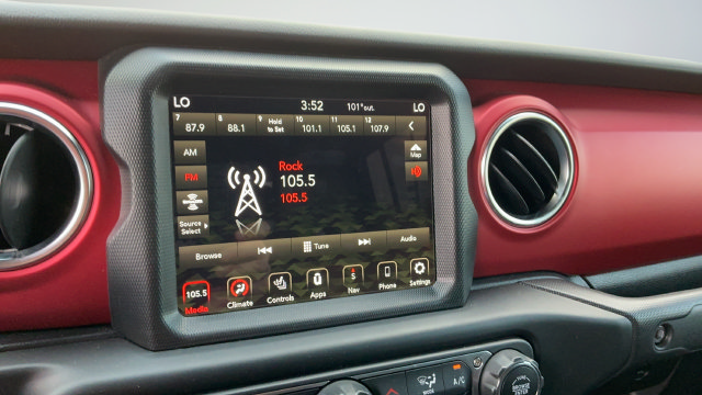 Used 2021 Jeep Gladiator Rubicon AWD/4WD image 16