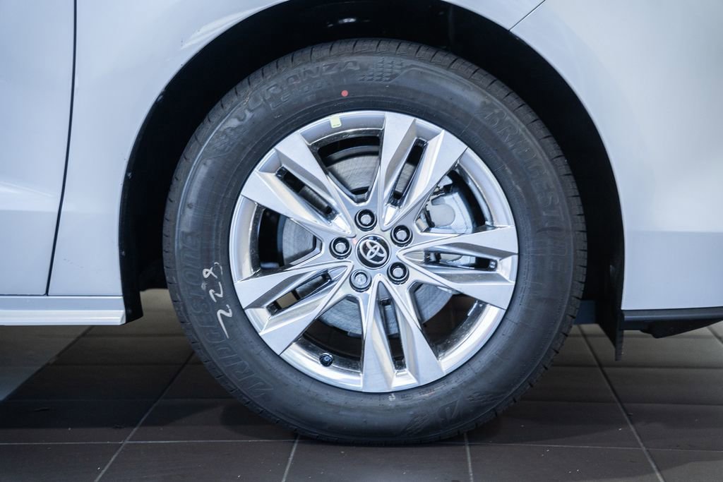 New 2026 Toyota Sienna XLE AWD/4WD image 18