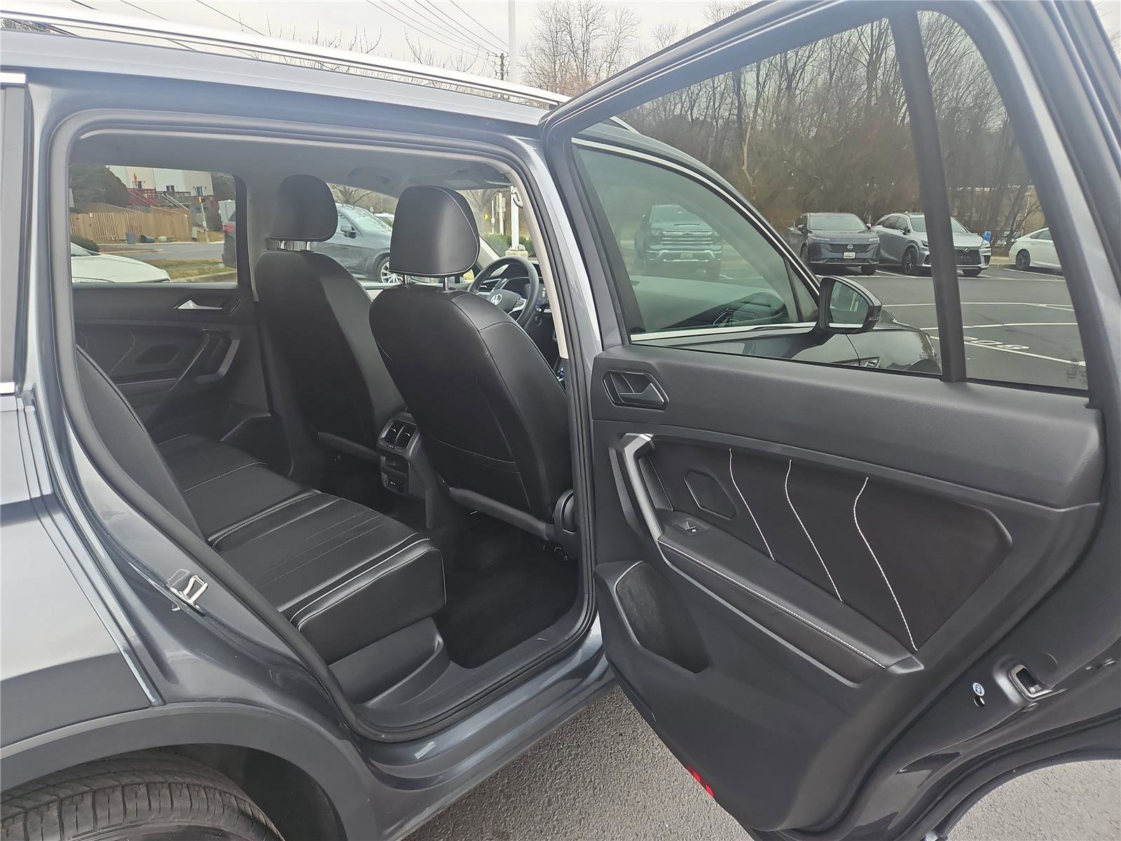 Certified 2024 Volkswagen Tiguan SE image 30