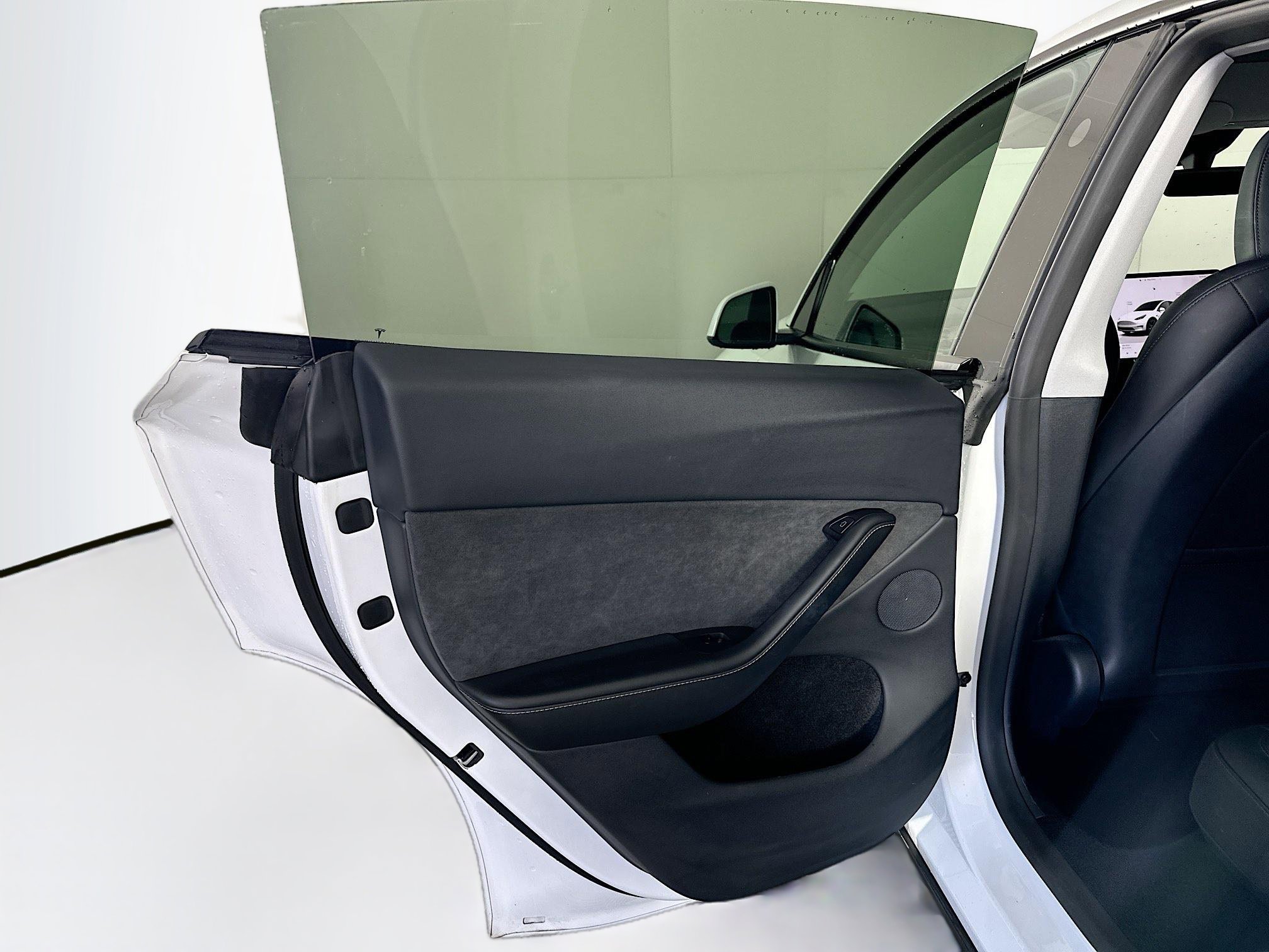 Used 2025 Tesla Model Y Long Range image 25