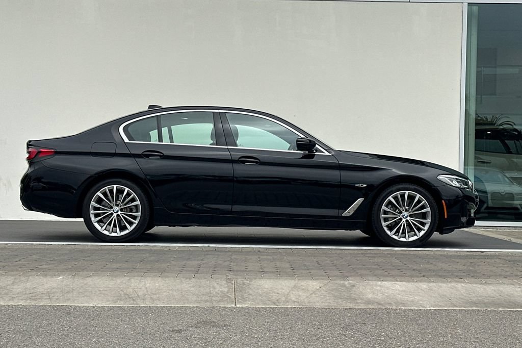Used 2023 BMW 530e w/ Premium Package RWD image 2