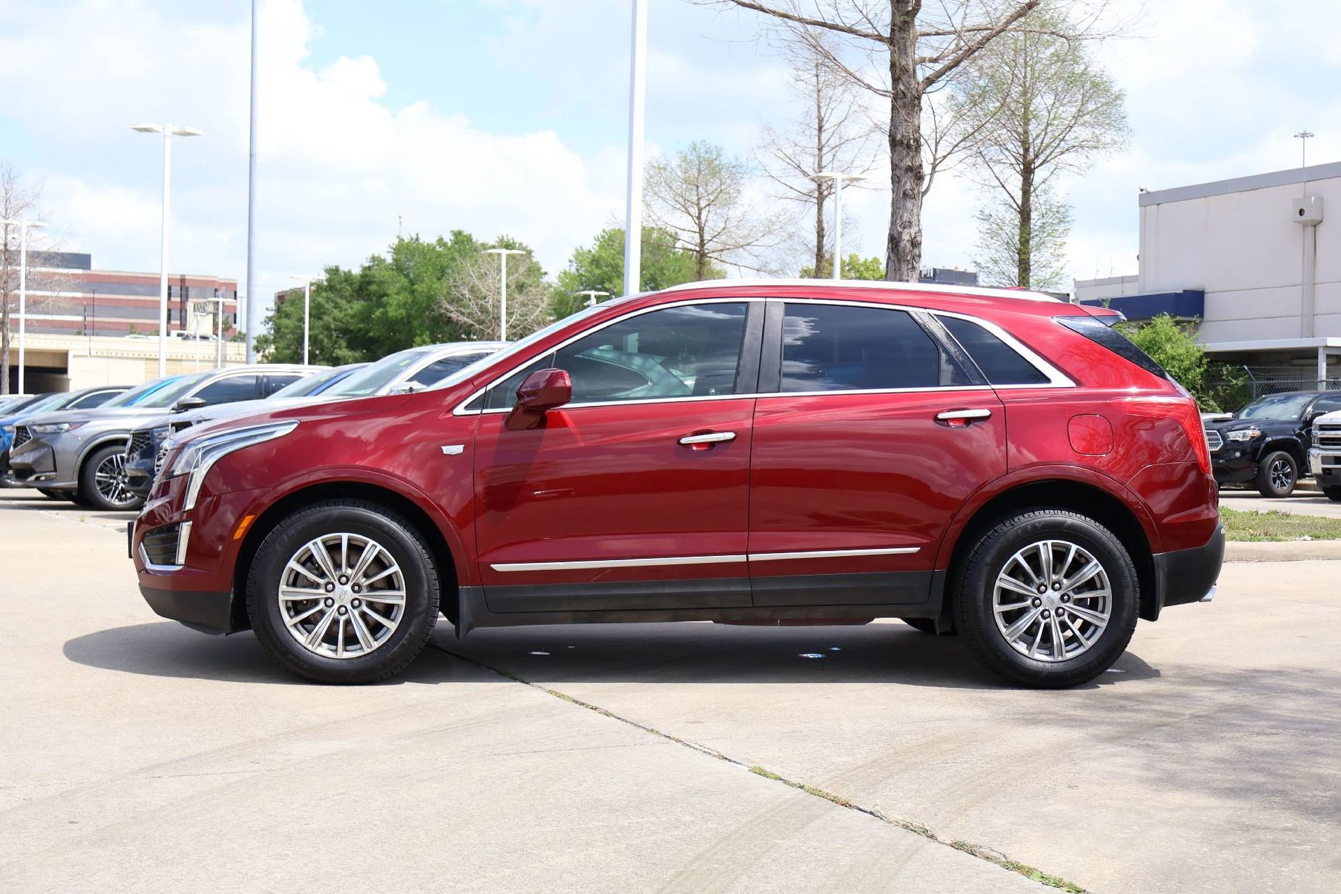 Used 2018 Cadillac XT5 Luxury w/ Driver Awareness Package image 3