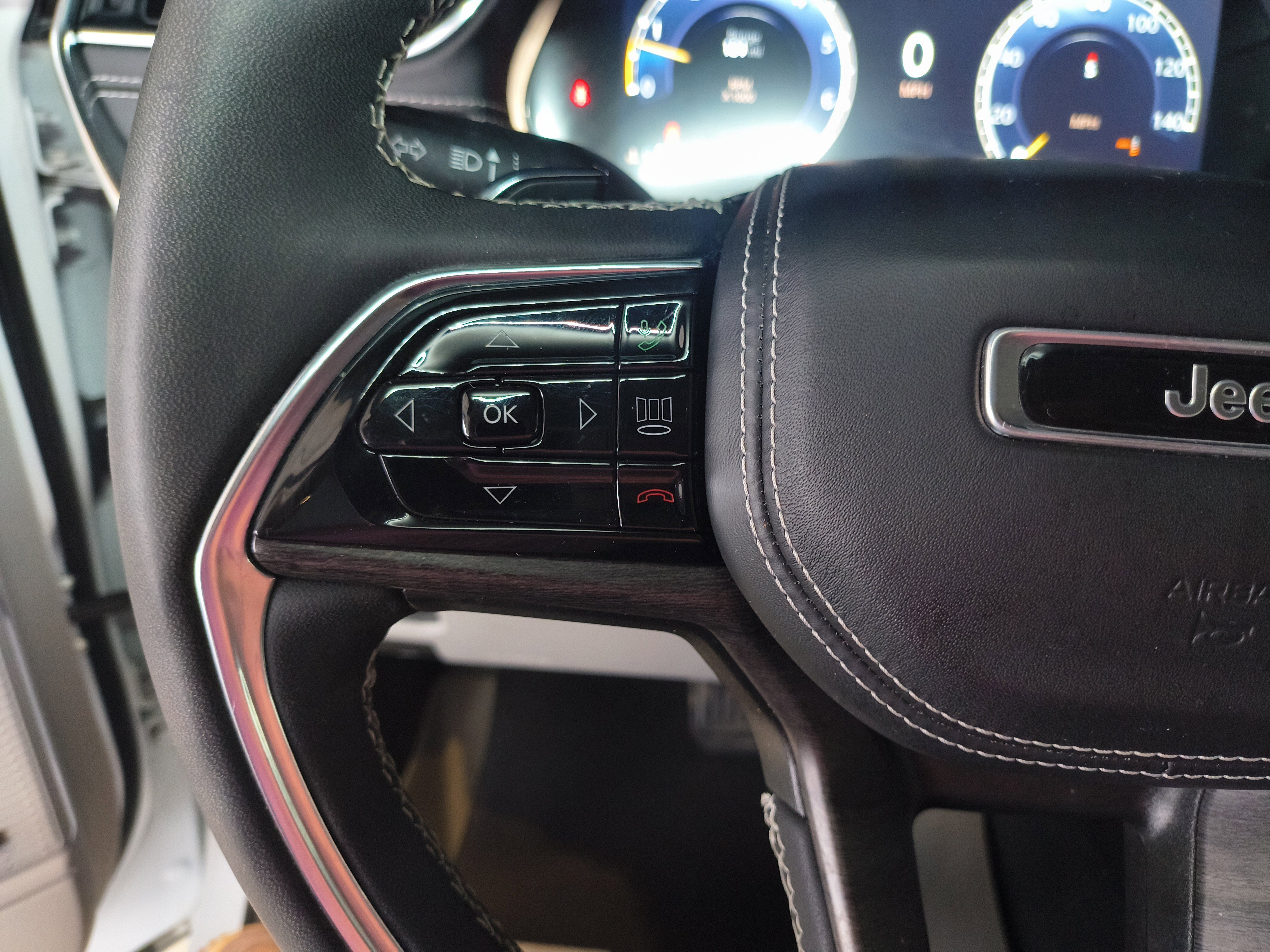 Used 2023 Jeep Grand Cherokee L Overland w/ Luxury Tech Group IV image 11