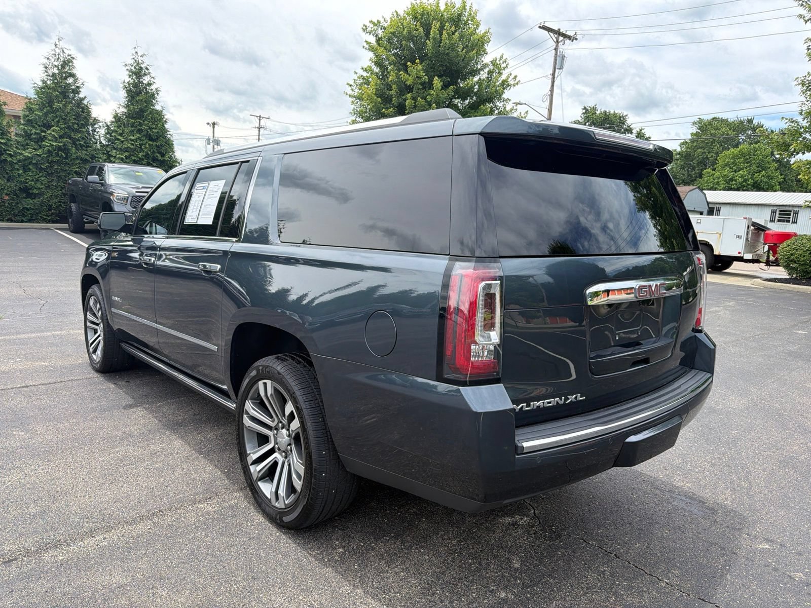 Used 2019 GMC Yukon XL Denali w/ Denali Ultimate Package AWD/4WD image 3