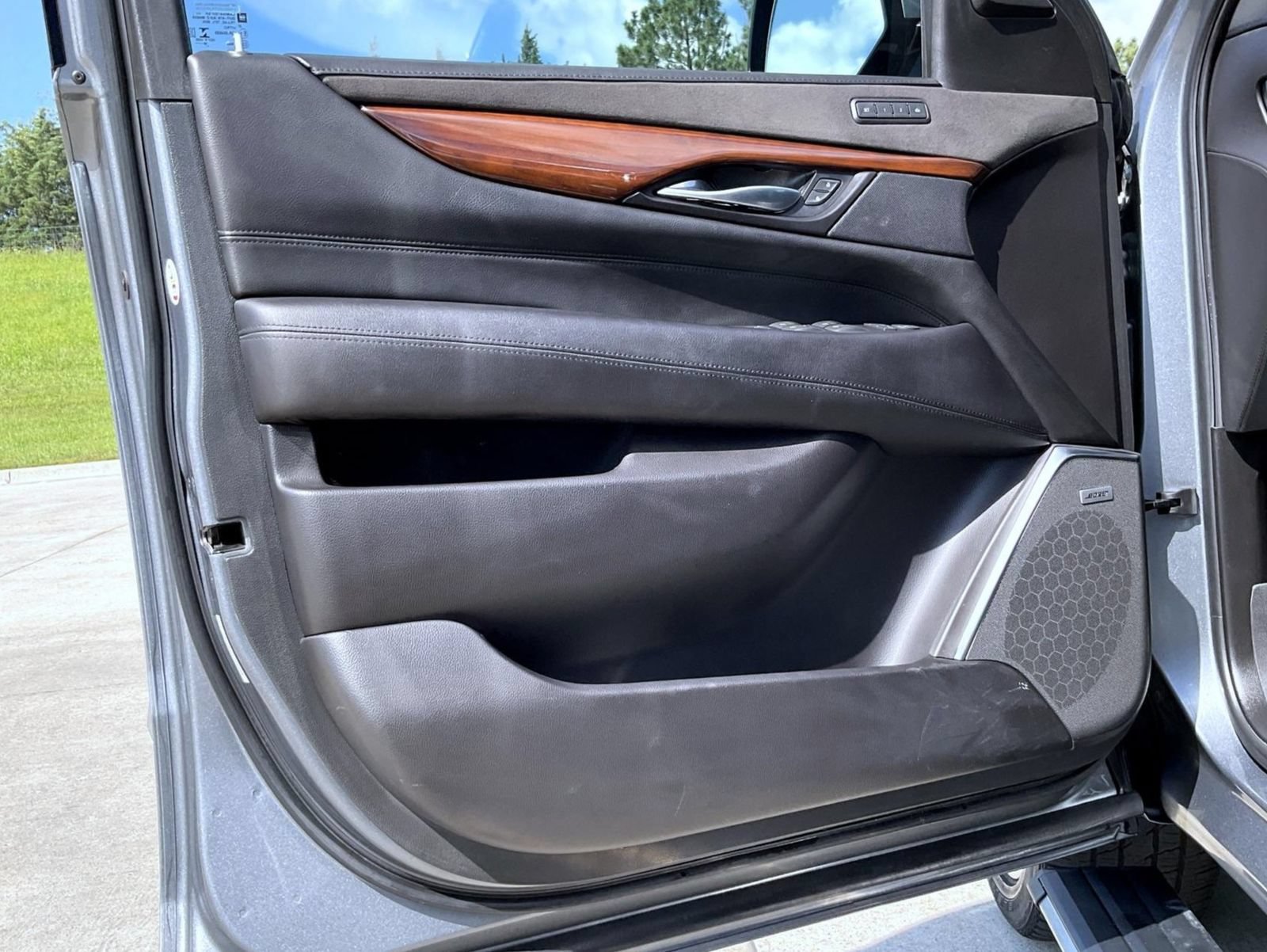 Used 2019 Cadillac Escalade Premium Luxury AWD/4WD image 9
