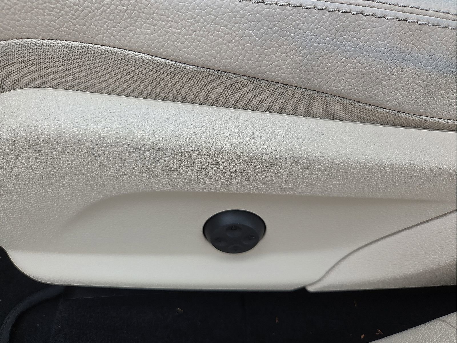 Used 2022 Mercedes-Benz GLC 300 4MATIC w/ Premium Package Lite image 14