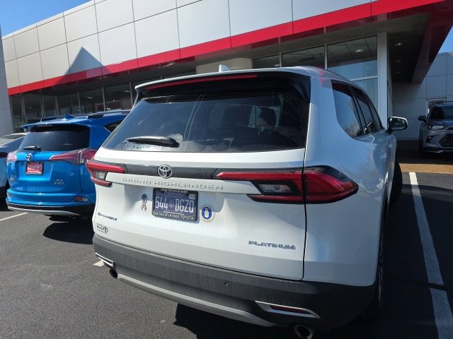 Used 2024 Toyota Grand Highlander AWD Hybrid image 17