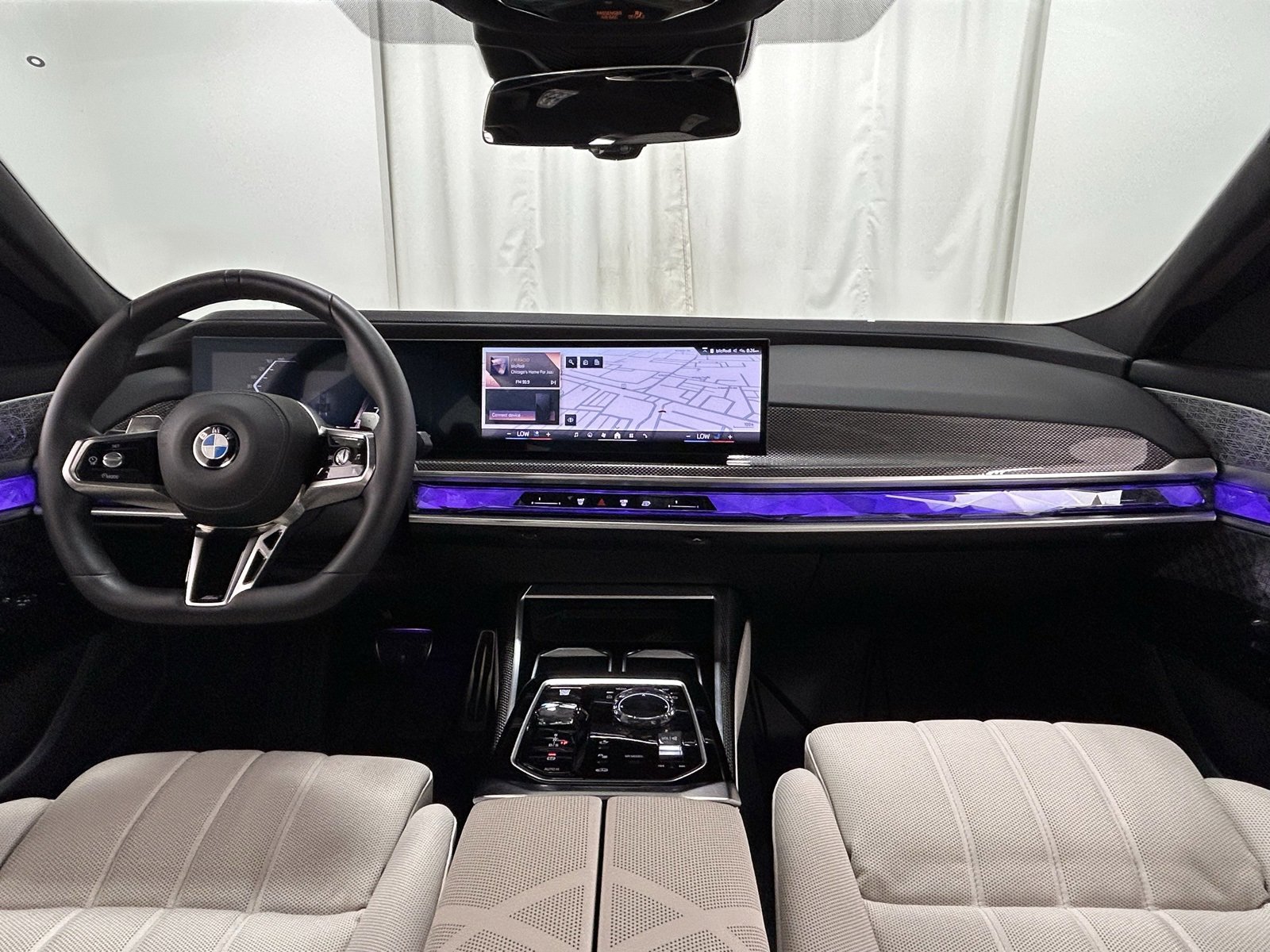 Used 2025 BMW 760i xDrive w/ Premium Package image 8