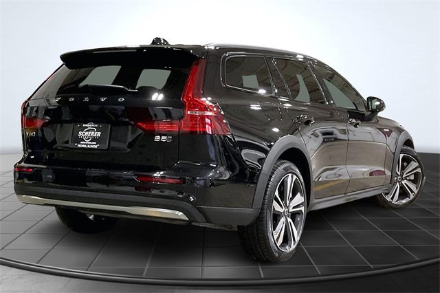 Certified 2025 Volvo V60 B5 Cross Country Plus image 3