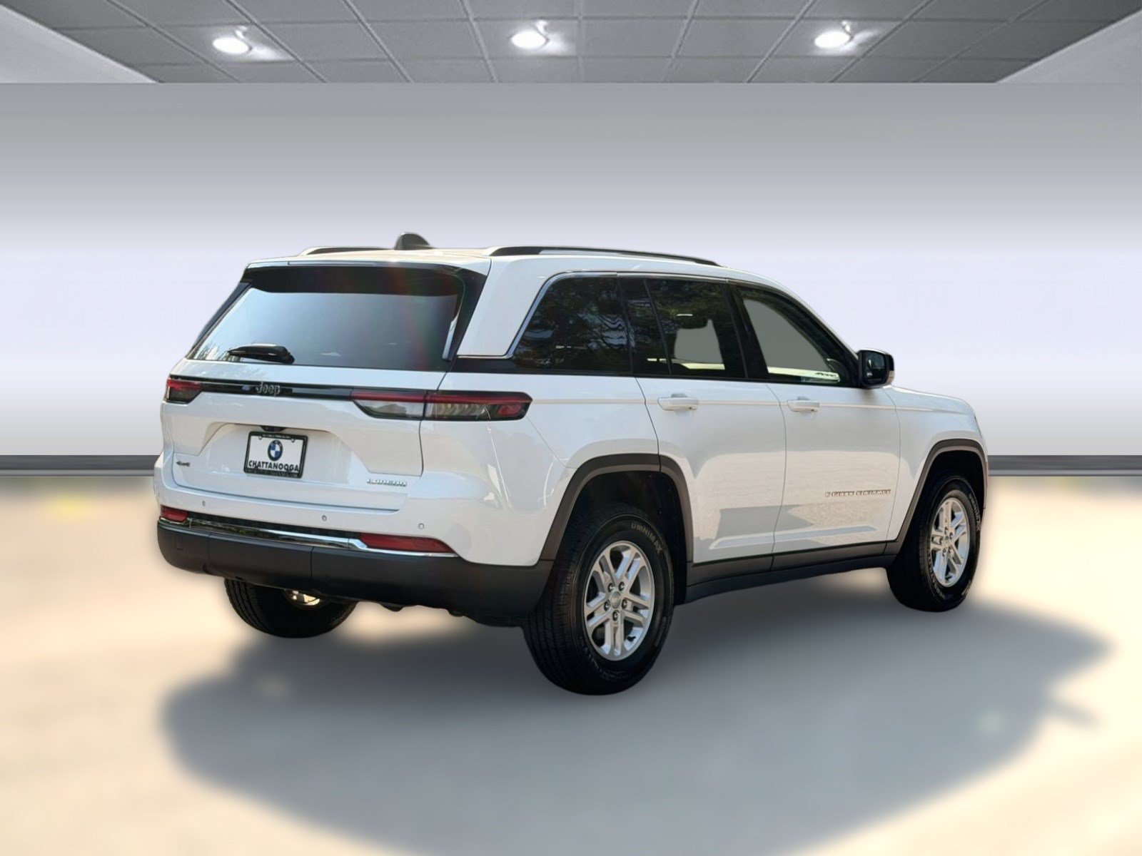 Used 2023 Jeep Grand Cherokee Laredo AWD/4WD image 9
