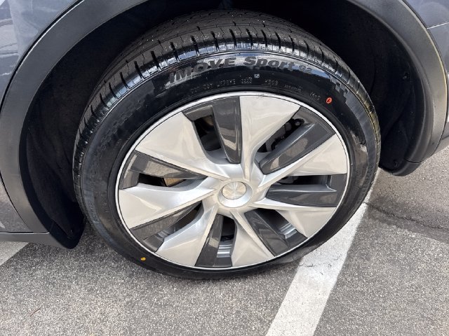 Used 2023 Tesla Model Y Long Range AWD/4WD image 26