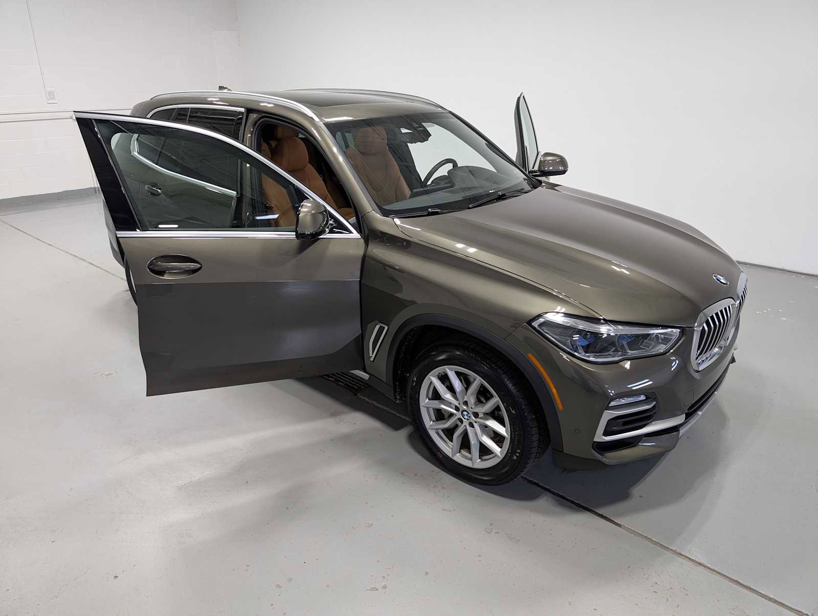 Used 2021 BMW X5 xDrive40i w/ Executive Package AWD/4WD image 17