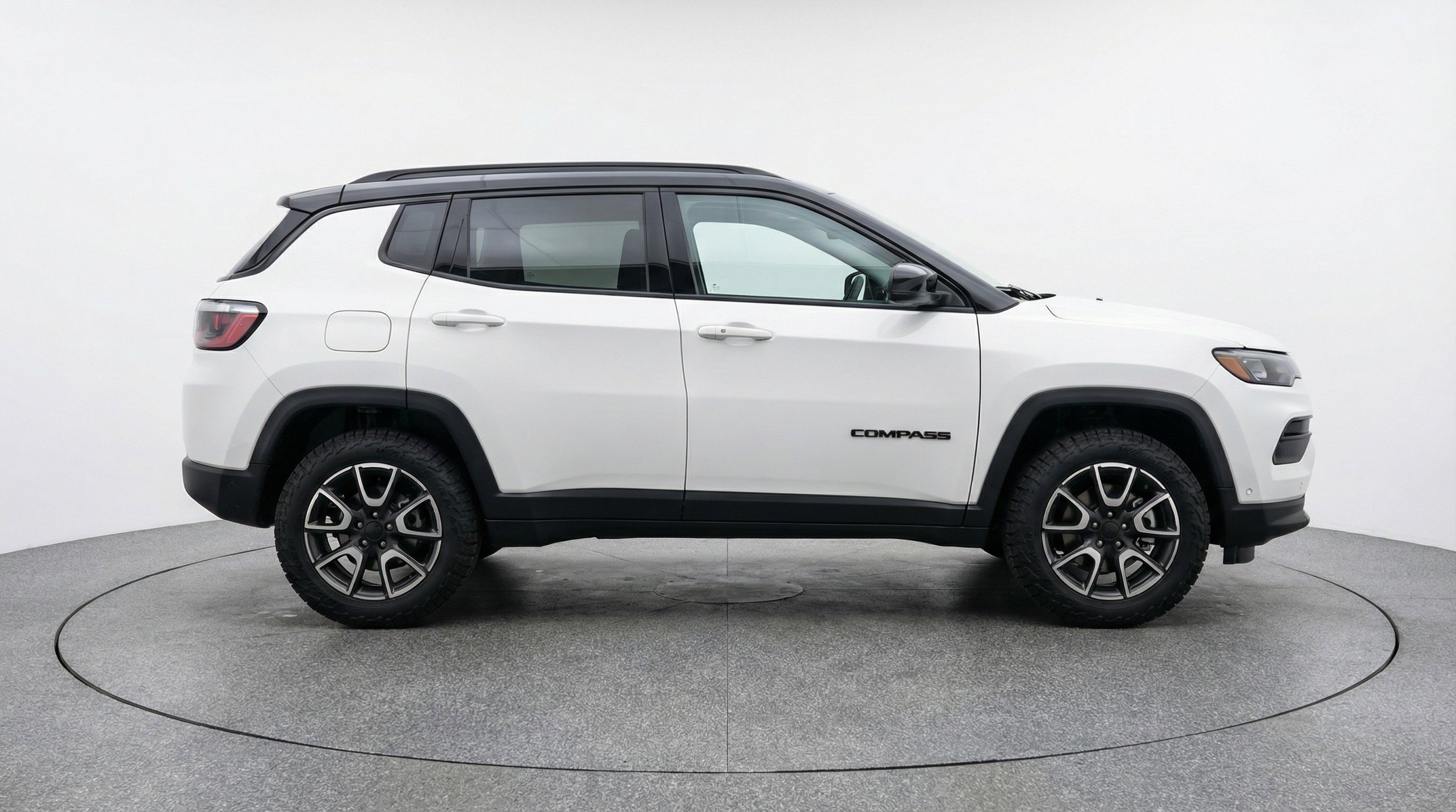 Used 2025 Jeep Compass Trailhawk image 11