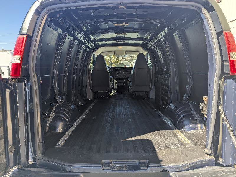 Used 2017 GMC Savana 2500 RWD image 5