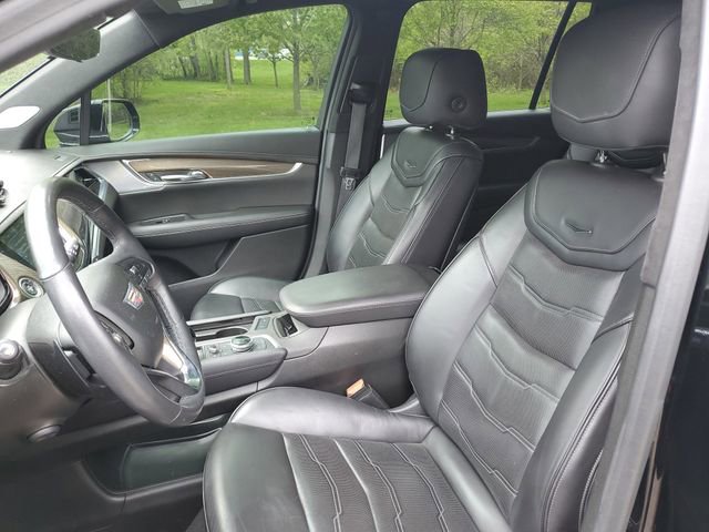 Used 2020 Cadillac XT6 Premium Luxury w/ Platinum Package AWD/4WD image 5