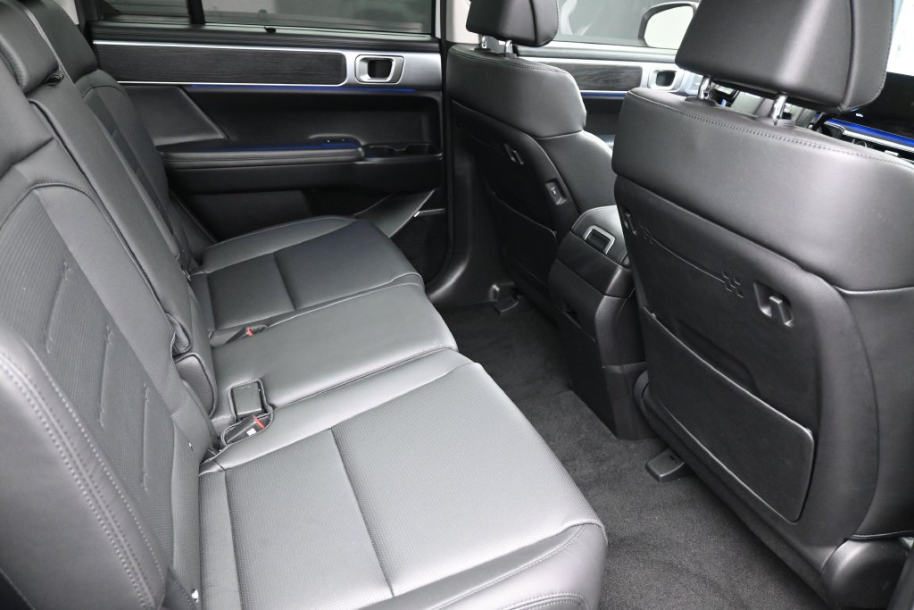 Used 2025 Hyundai Santa Fe Limited FWD image 30