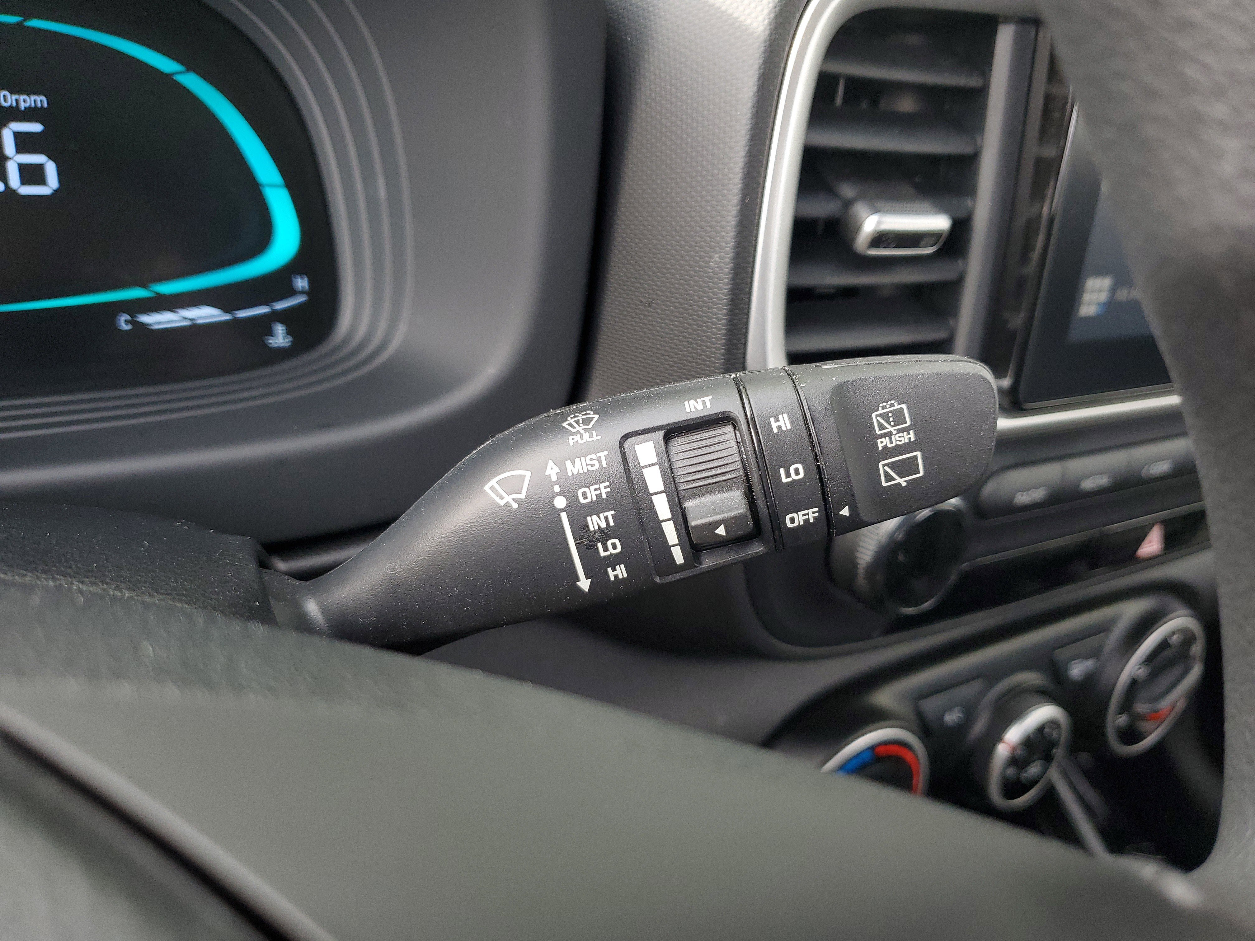 Used 2025 Hyundai Venue SE FWD image 22
