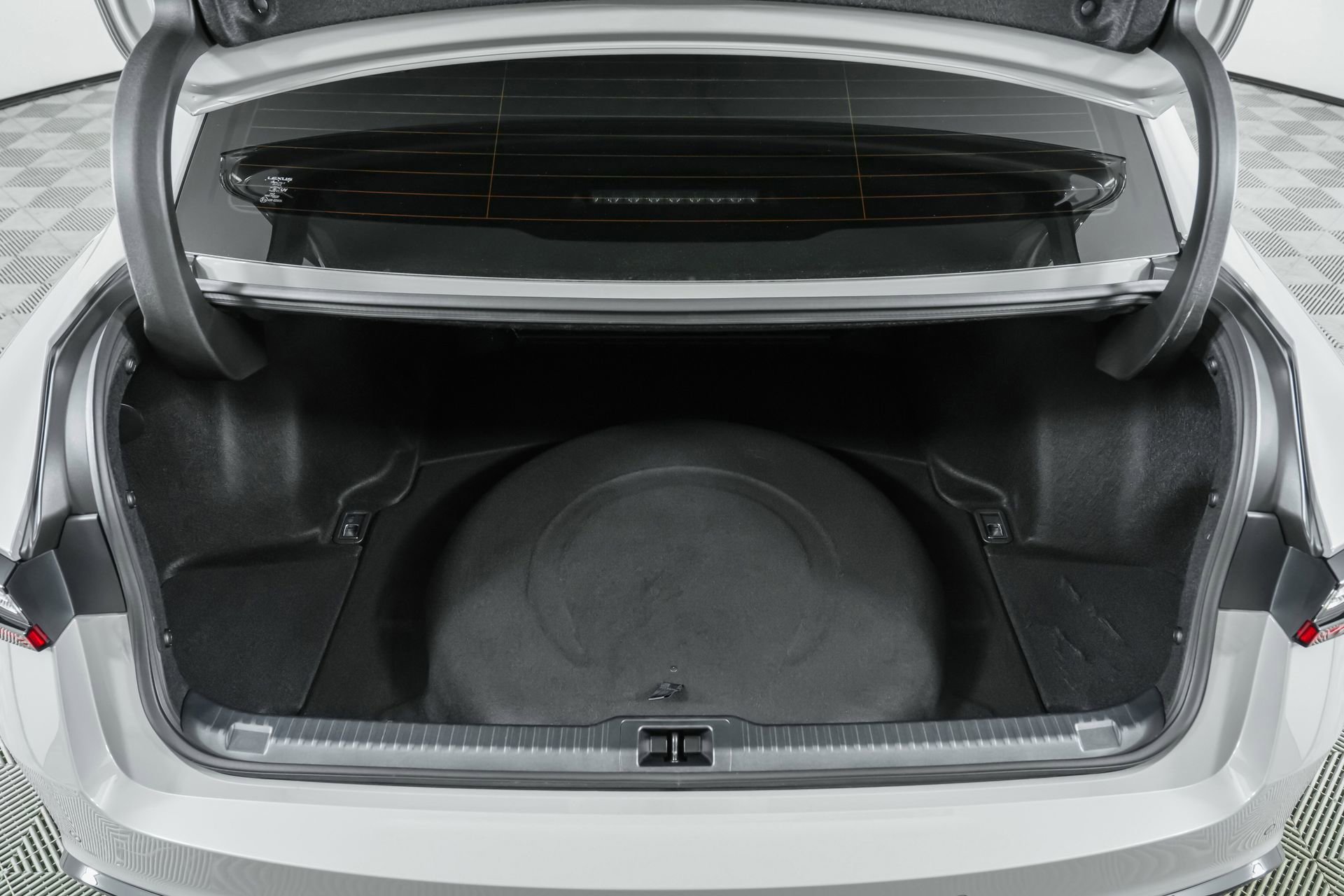 Used 2025 Lexus IS 500 w/ F-Sport Performance image 85