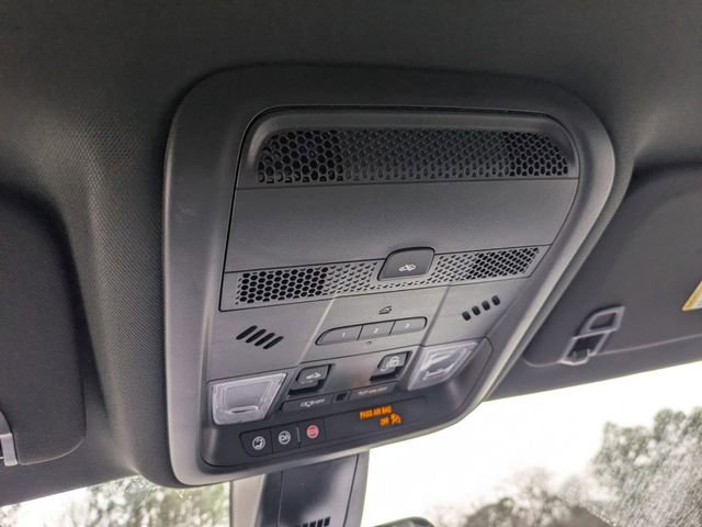 Used 2025 Cadillac XT6 Premium Luxury image 25