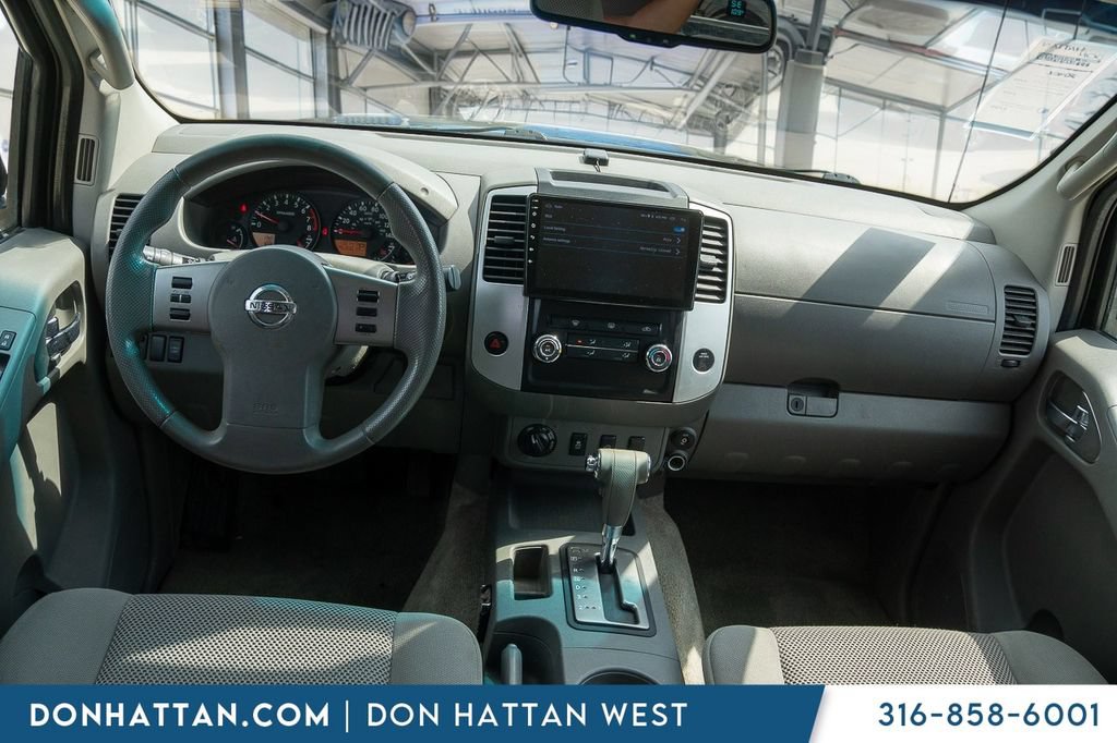 Used 2012 Nissan Frontier SV w/ SV Premium Utility Pkg AWD/4WD image 4